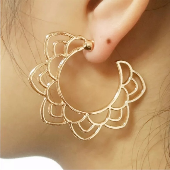 2/$10 NEW! Flower Earrings Abstract Geometric Trendy Cute Boho Summer Fashion - Picture 2 of 7